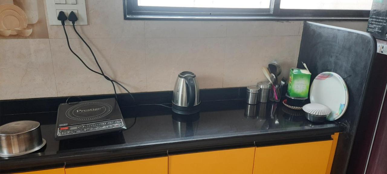 Rajlakshmi Niwas Apartment โซลาปูร์ ภายนอก รูปภาพ